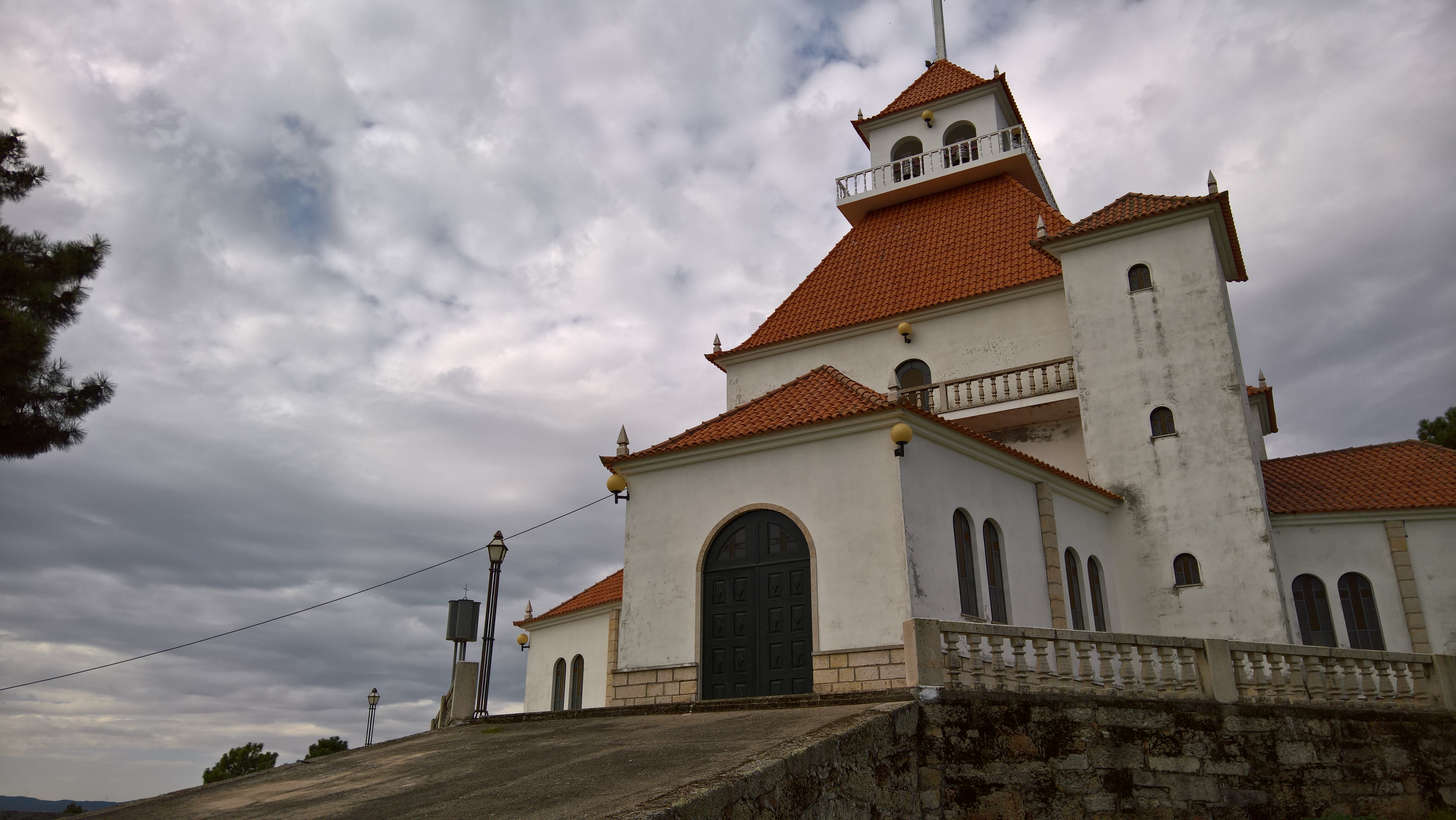 Santurio de Nossa Senhora da Sade, Valpaos